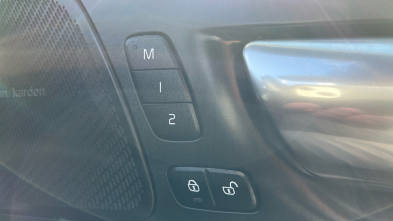 Volvo XC60 2.0 B5P Plus Black Edition 5dr AWD Geartronic Petrol Estate